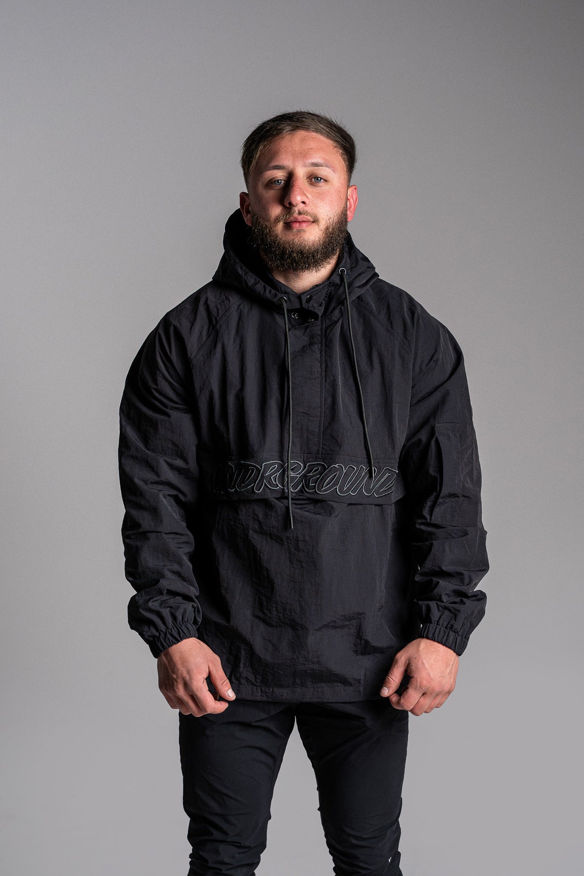 HEAVYWEIGHT WINDBREAKER X BLACK