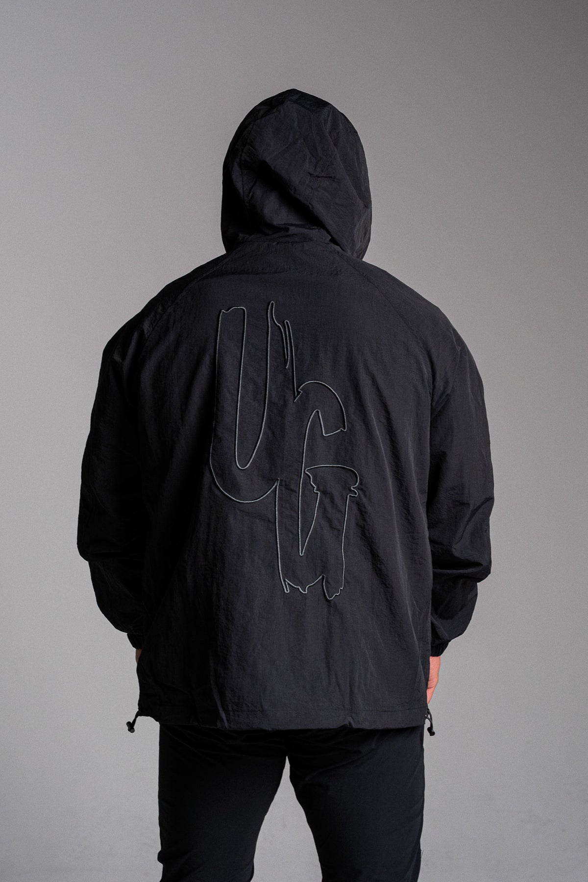 HEAVYWEIGHT WINDBREAKER X BLACK