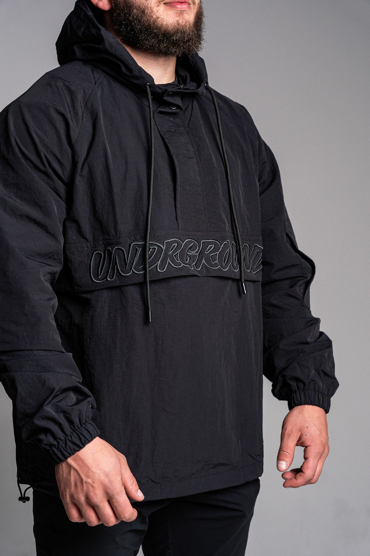 HEAVYWEIGHT WINDBREAKER X BLACK